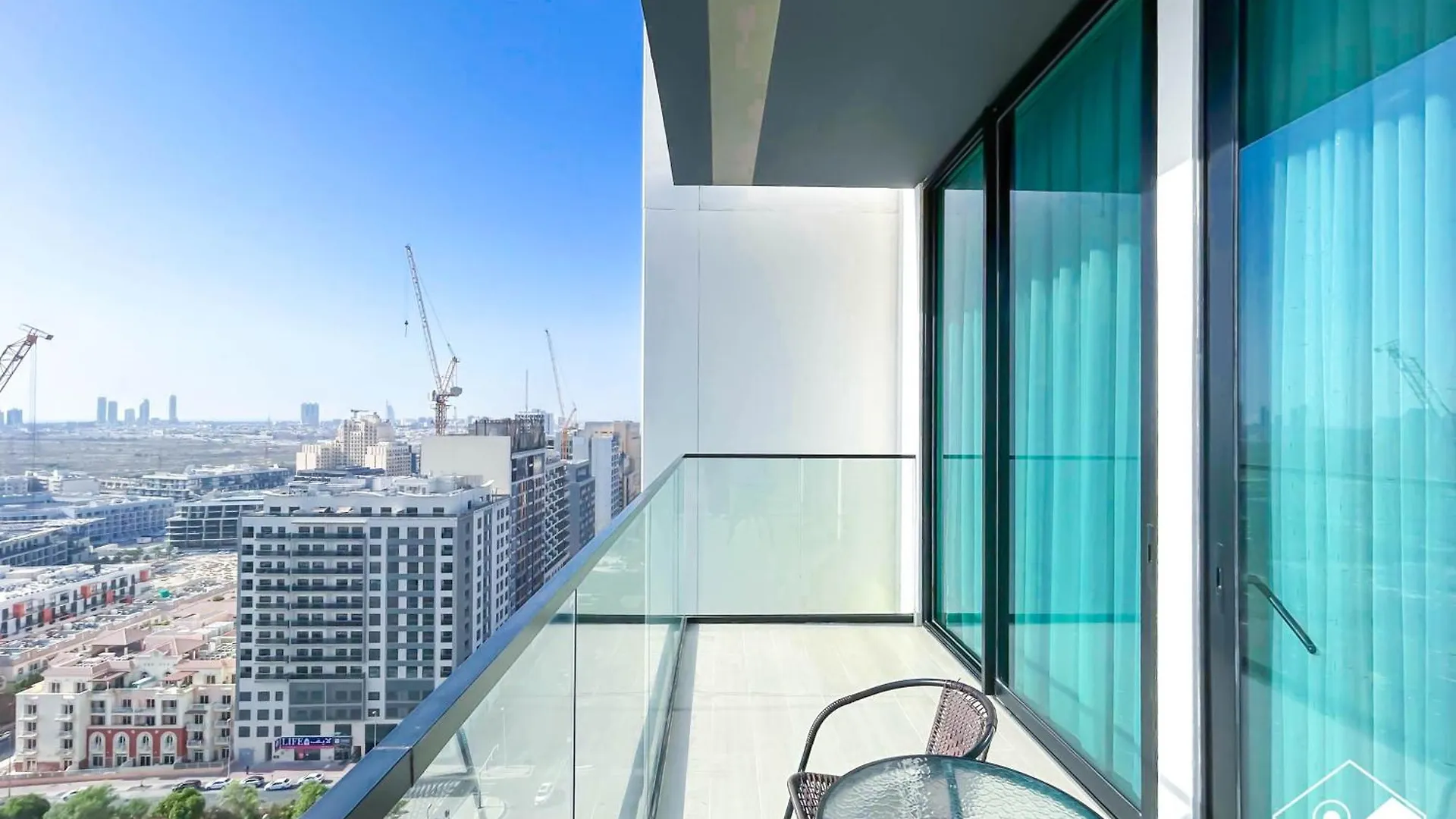Bright And Modern 1Br Binghatti Amber With City View Dubaj Apartament